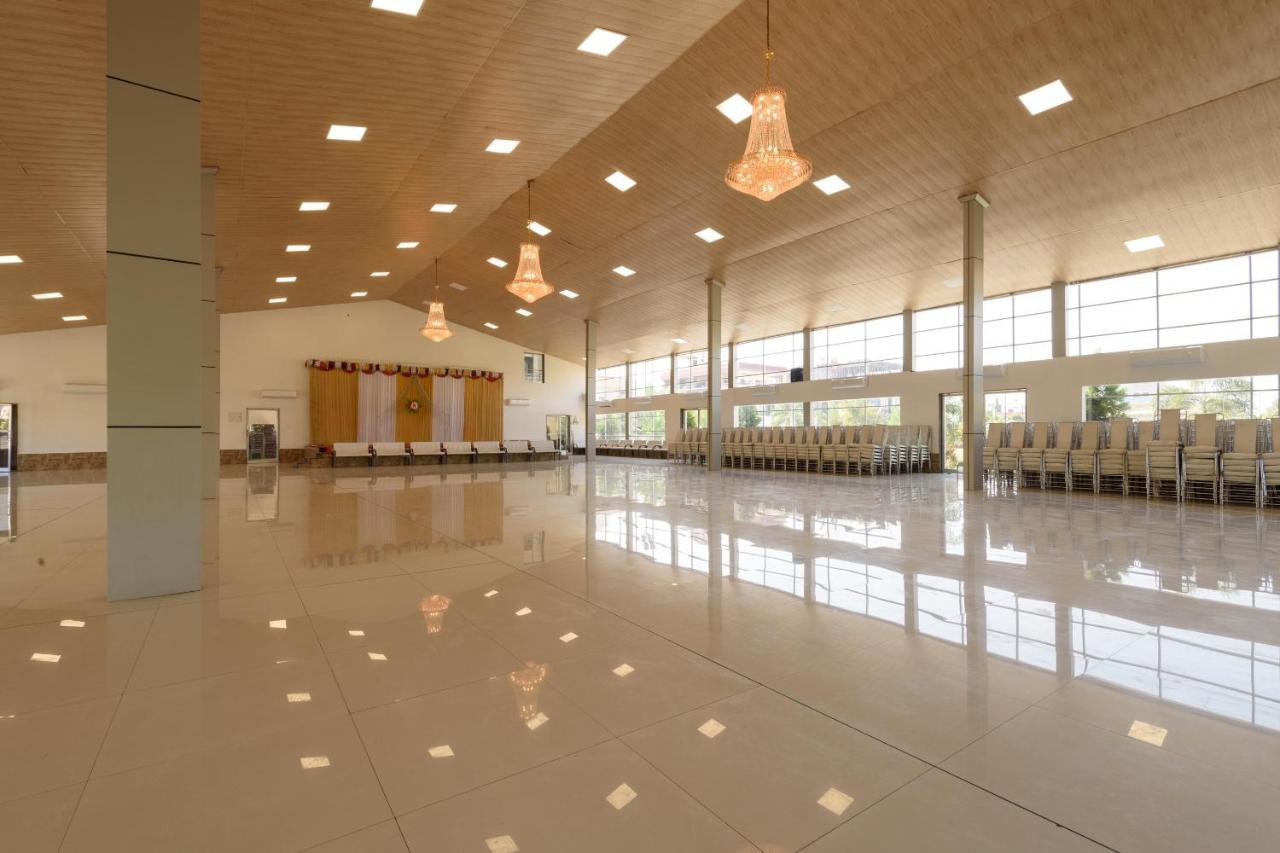 Oyo 22964 Kundan Lawns Hotel Shirdi Exterior photo