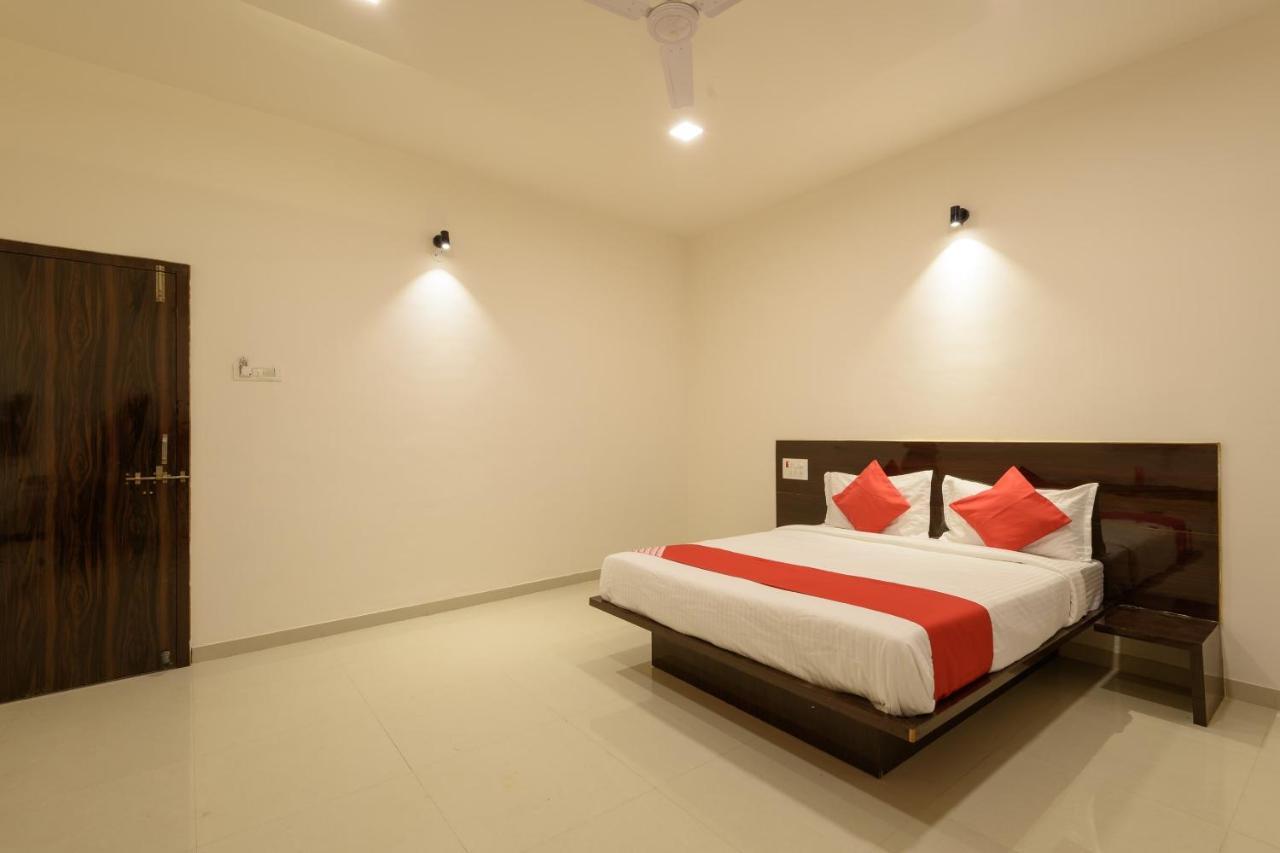 Oyo 22964 Kundan Lawns Hotel Shirdi Exterior photo